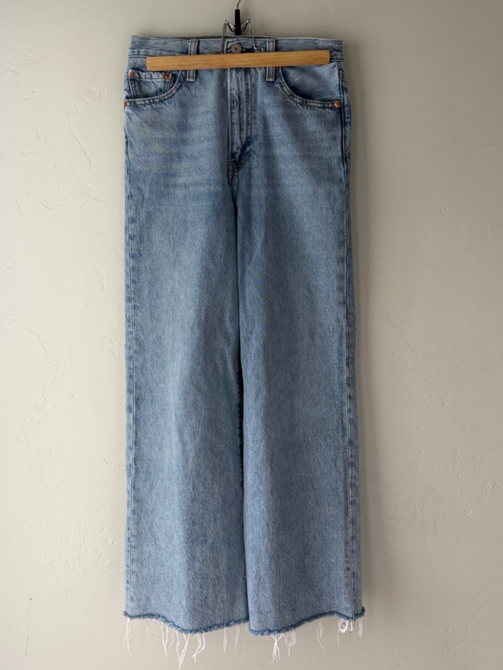 Levi’s Ribcage Wide-Leg Jeans - 26x28 - Light Wash - “Far & Wide”